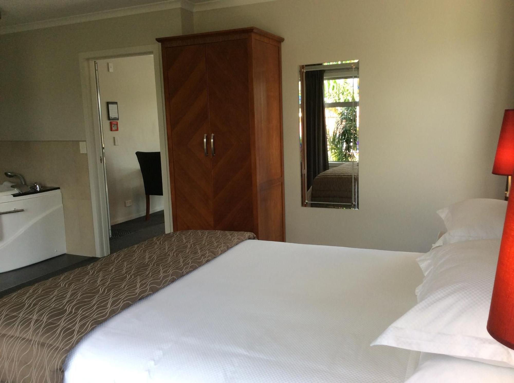 City Corporate Motor Inn Palmerston North Exterior photo